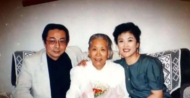 回顾国家一级演员宋春丽为拍戏放弃生子55岁领养女儿后怎样了