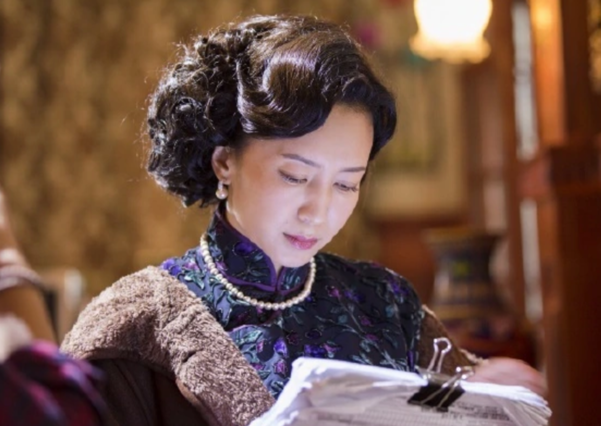 回顾胡小庭嫁平凡丈夫父母相继离世如今45岁丈夫被宠成宝