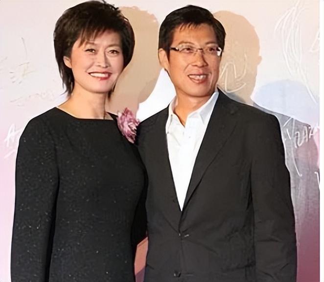 回顾敬一丹幼年时撑起家生日那天母亲离世丈夫帮我走出阴影