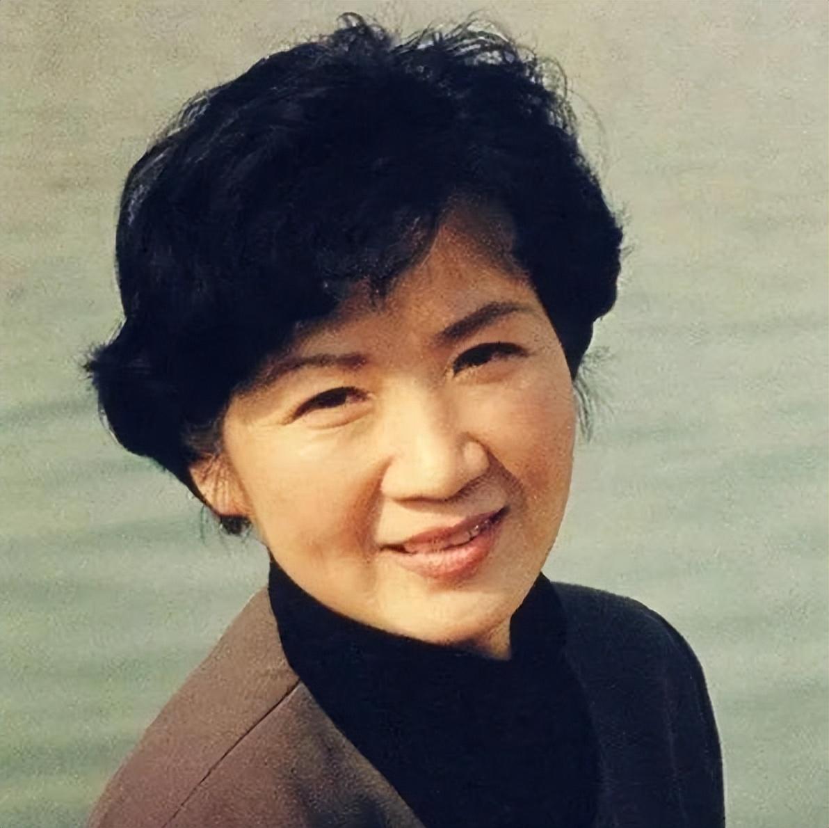 回顾曹翠芬与演员丈夫56年婚姻背后有泪晚年带着遗憾生活