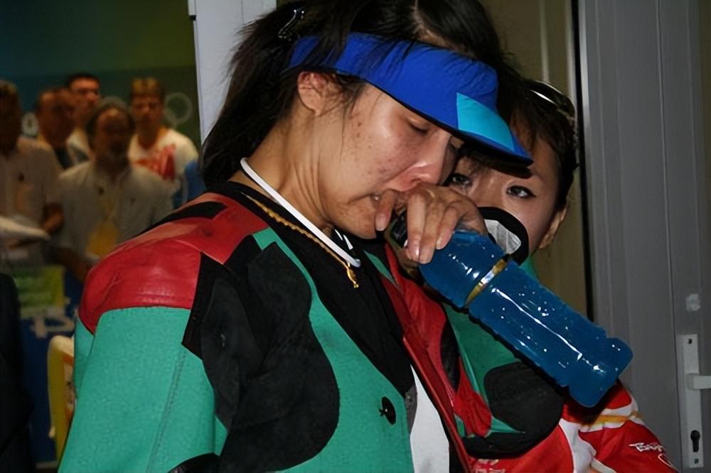 回顾冠军杜丽嫁给师弟从满脸痘蜕变成颜值女神38岁风韵犹存