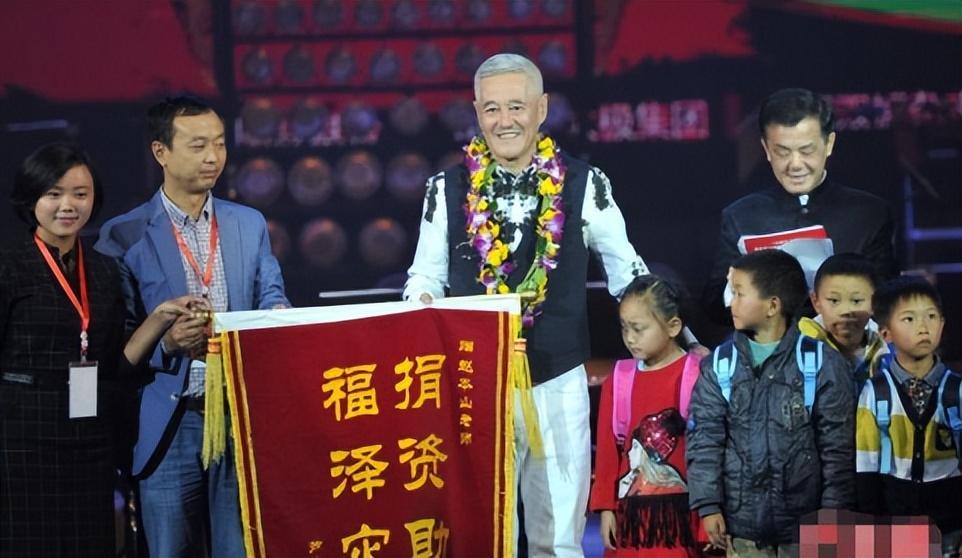 回顾赵本山都已经隐退这么久为何还会受到后辈如此尊重呢