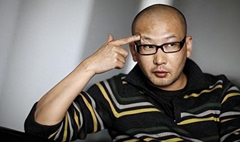 但是,过了一段时间,他发现儿子的身高还是不及同龄人,就连身形也比