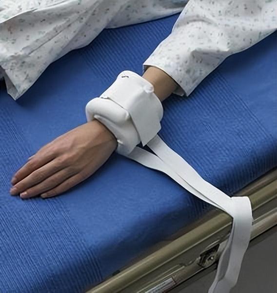 2019年死于养老院的老人被布条绑了7天曾奋力挣扎苦苦哀求