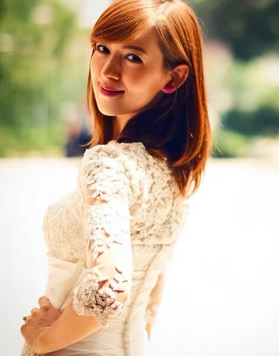 回顾尼格买提30岁娶帕夏古丽结婚9年无儿无女风光背后有心酸