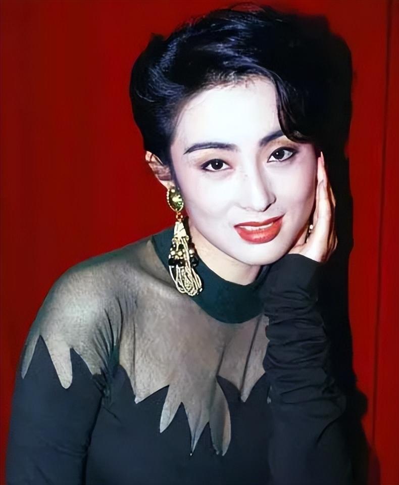 回顾悲惨人生李钰因方瑜走红33岁不幸离世为汪雨穿婚纱下葬