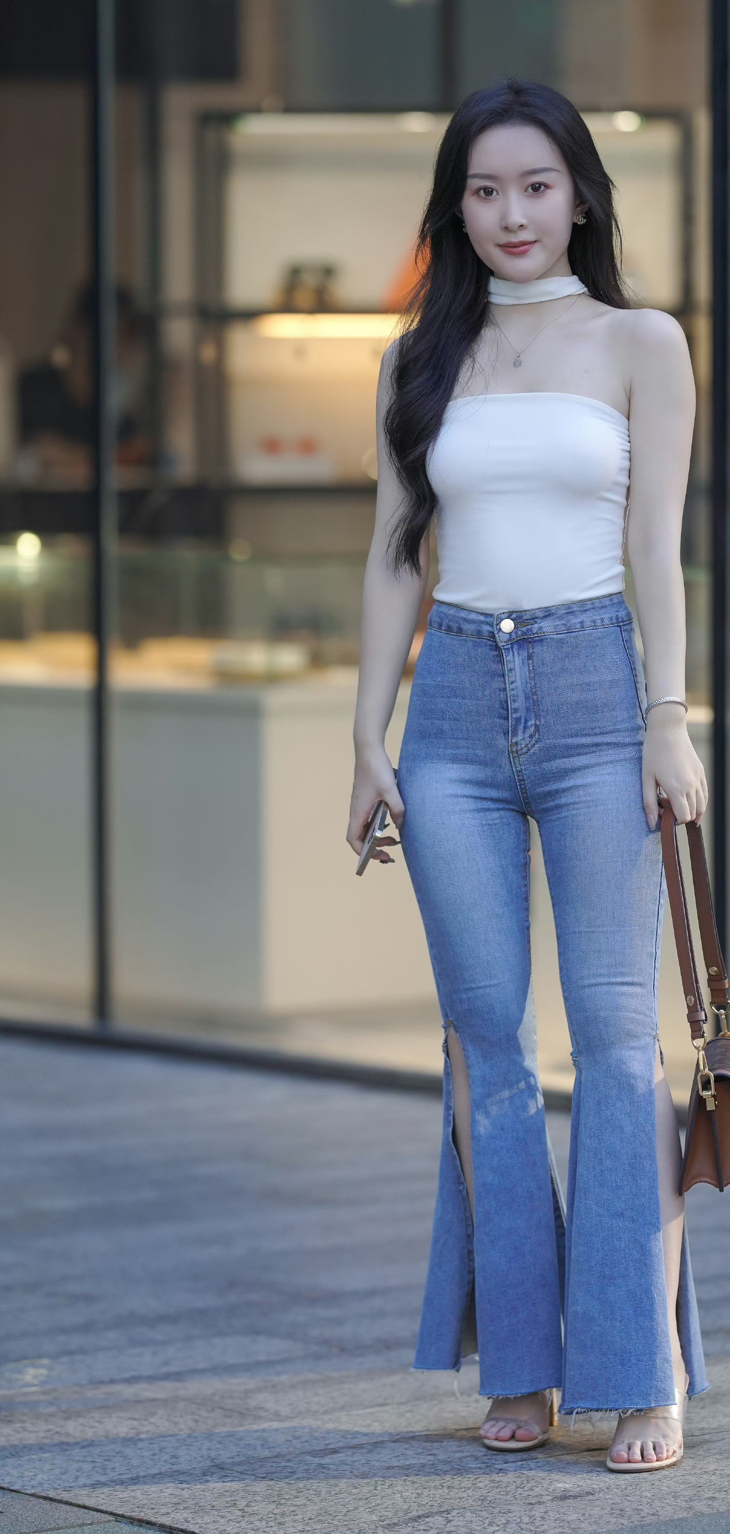 不仅仅是潮流,是态度!探索复古高腰牛仔裤的魅力所在