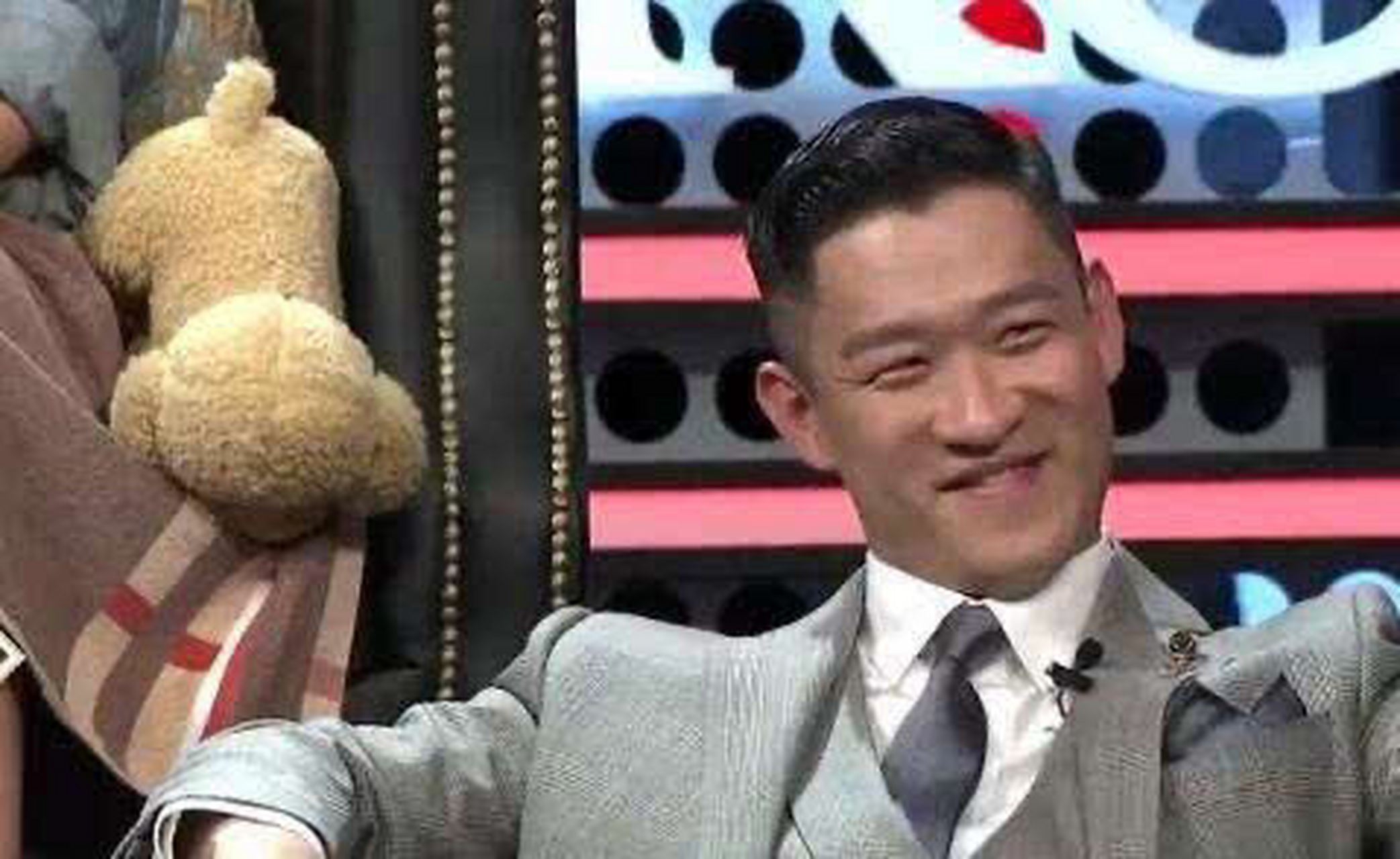 曹云金吐槽李小璐:她在银幕上扮演了很多天真无邪的小女孩,但现实生活