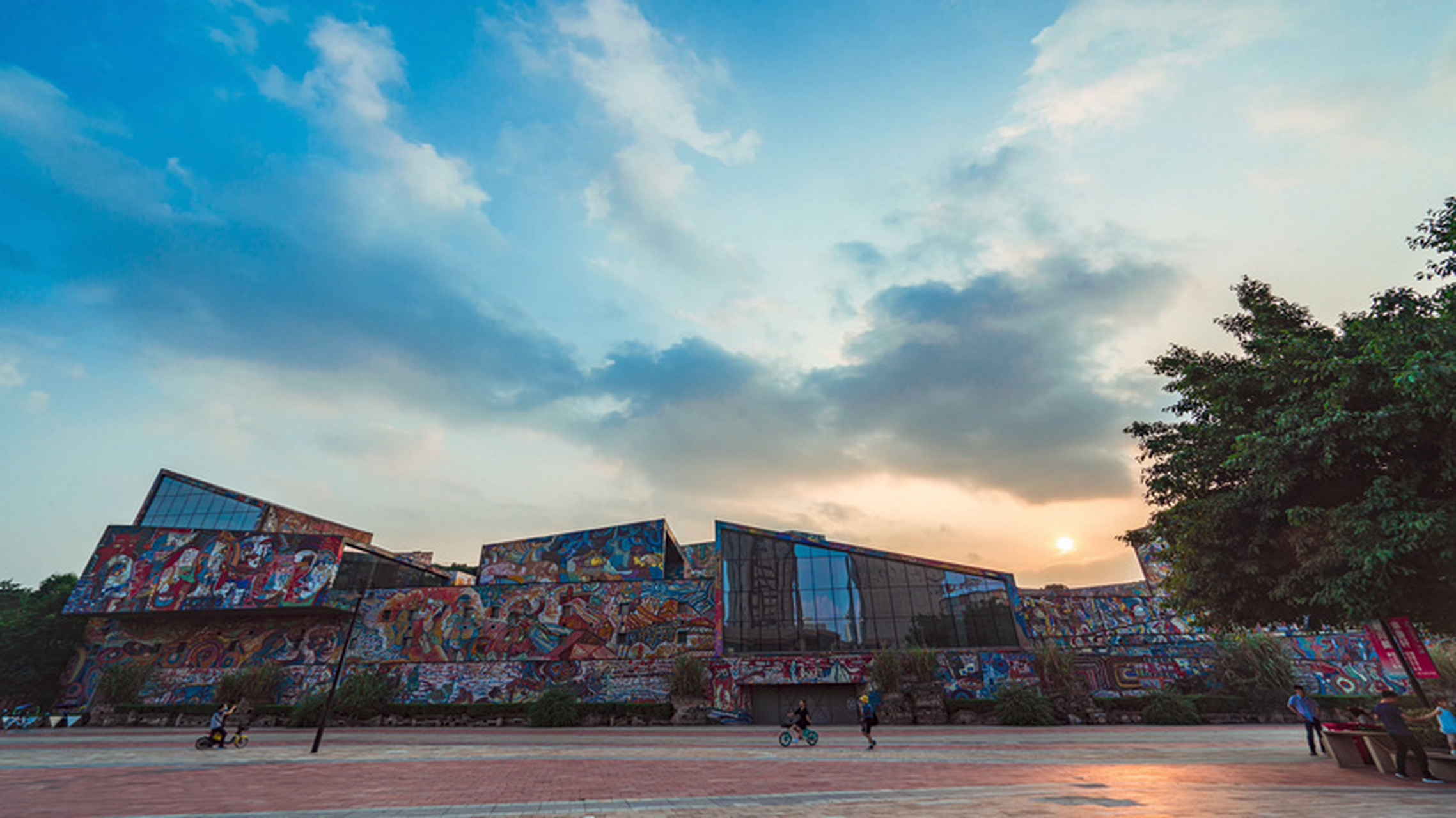 本地mcn挑战赛#  重庆大学城熙街,潮流新宠,等你来撩!