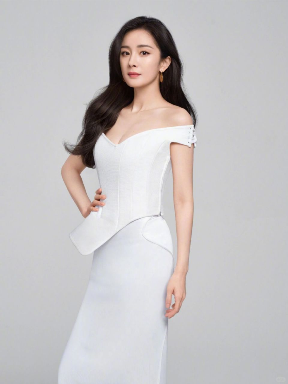 杨幂新照惊艳亮相,气质女神再登巅峰!