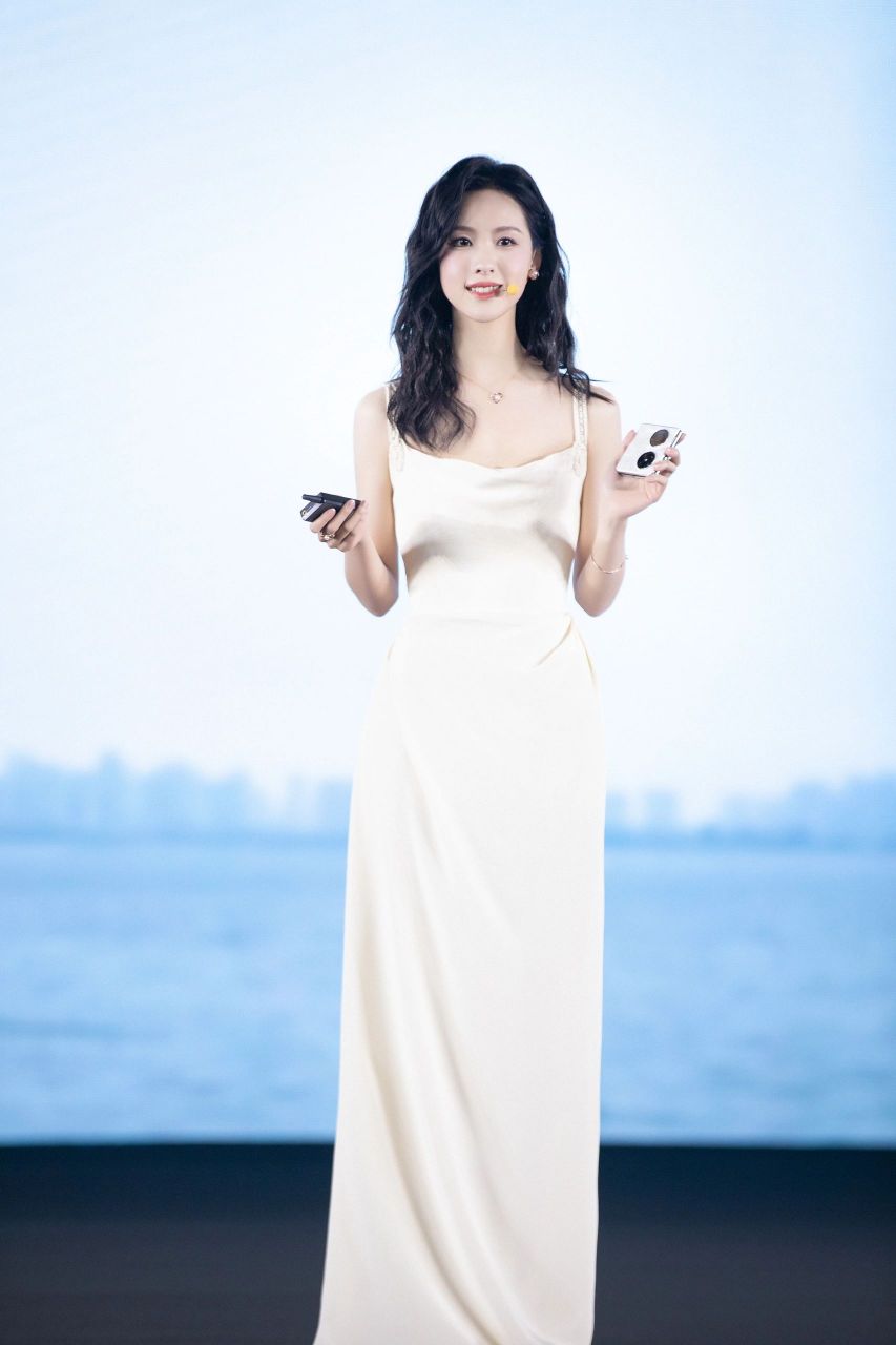 96 陈都灵 | 小白裙的温柔魅力  我一直都很喜欢陈都灵99,她的