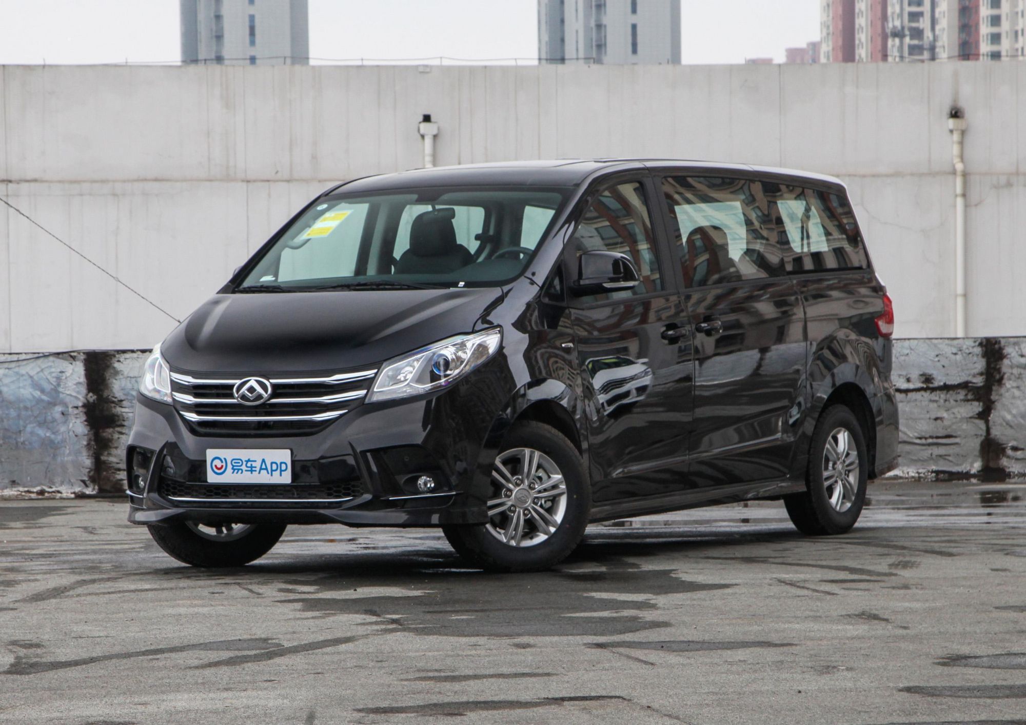 上汽大通9九座商务车图片