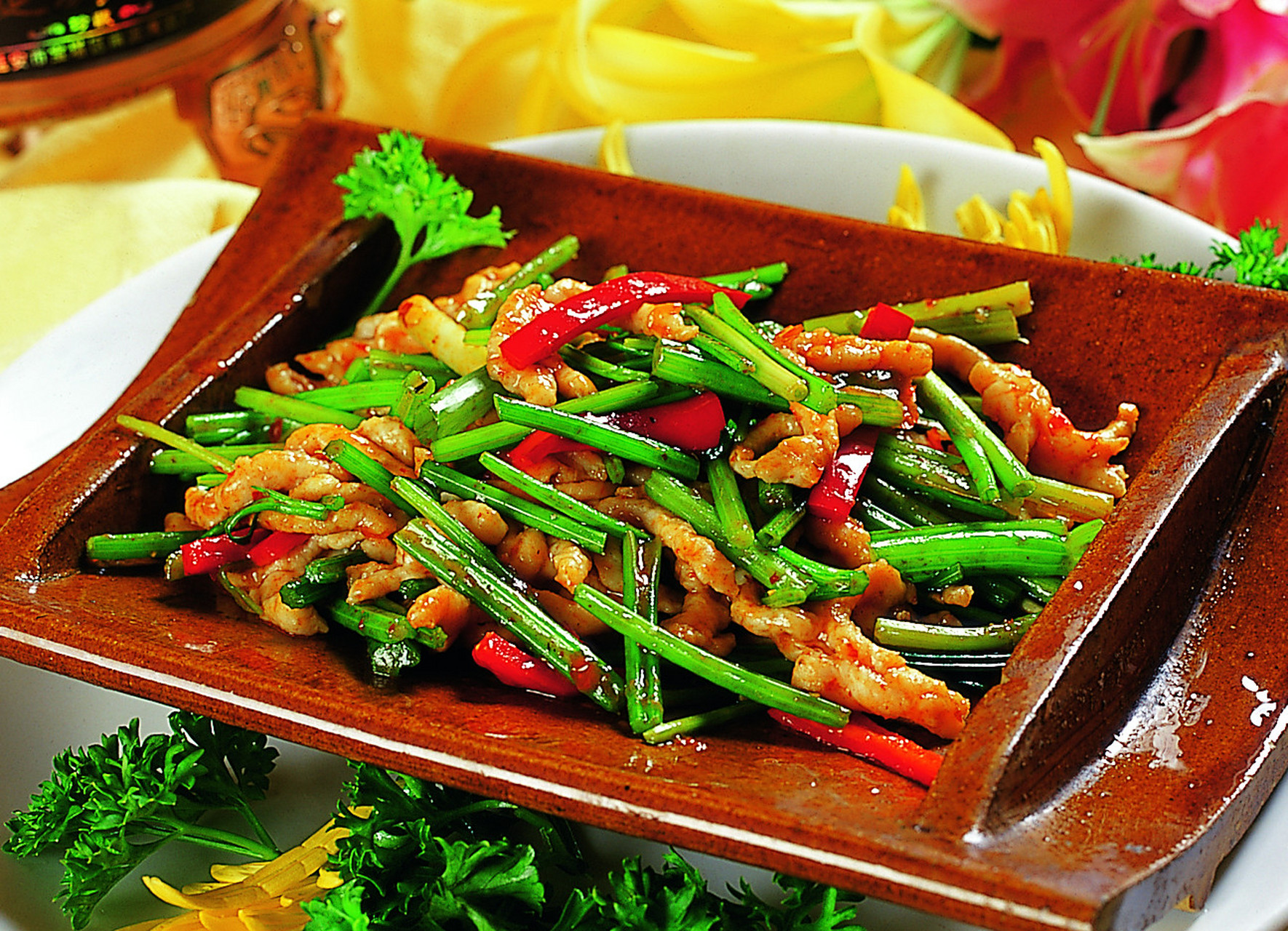 今天,我要带你走近的,是成都的一道家常美味——四川小炒肉.