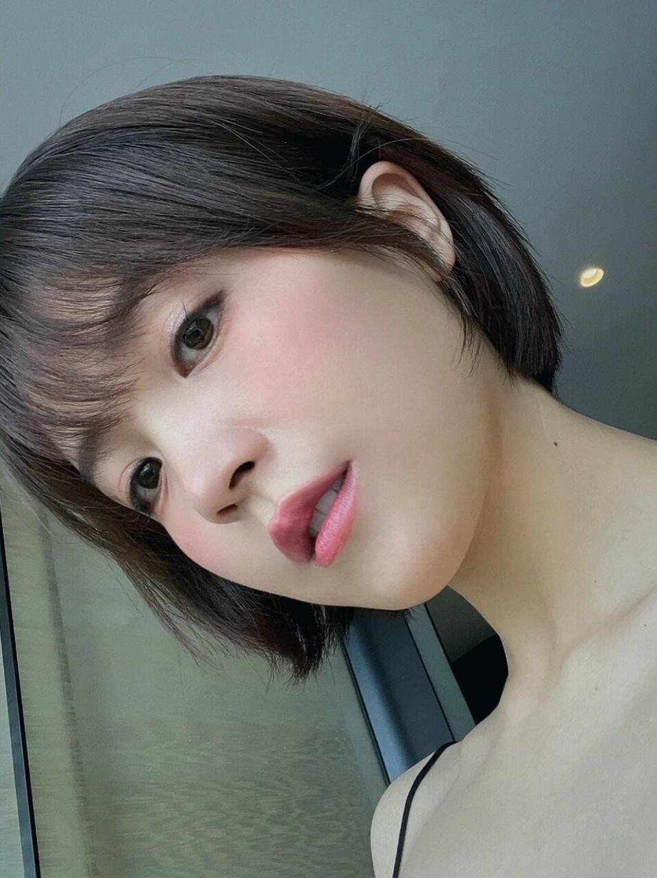 齐耳短发发型图片女减龄2023  当谈及齐耳短发发型时,我们不禁会想起