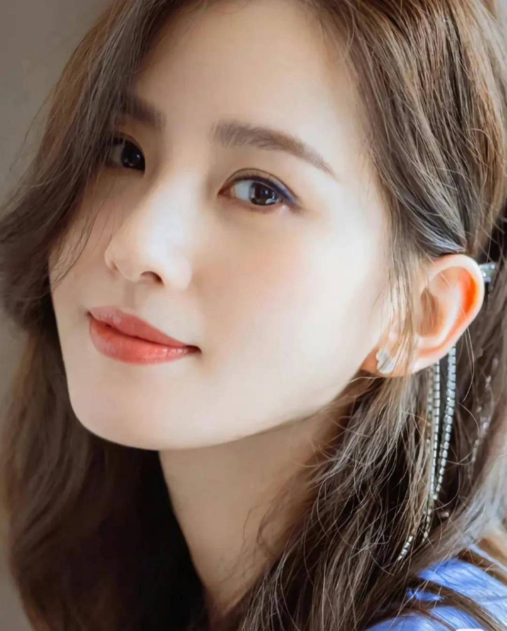 刘诗诗片酬大涨,影视报价高达1500万  刘诗诗凭借在《一念关山》中的