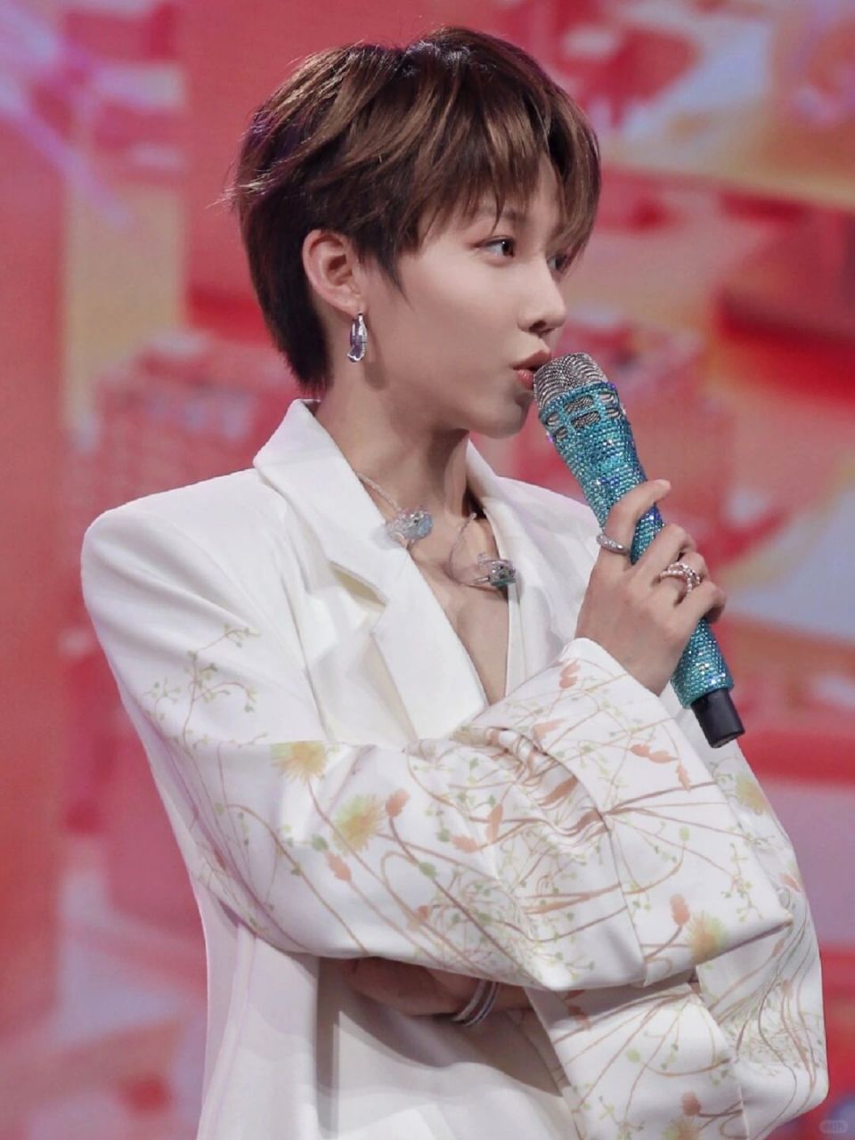 原来是神女刘雨昕啊!她在东方卫视元宵晚会上的造型,也太好了吧!