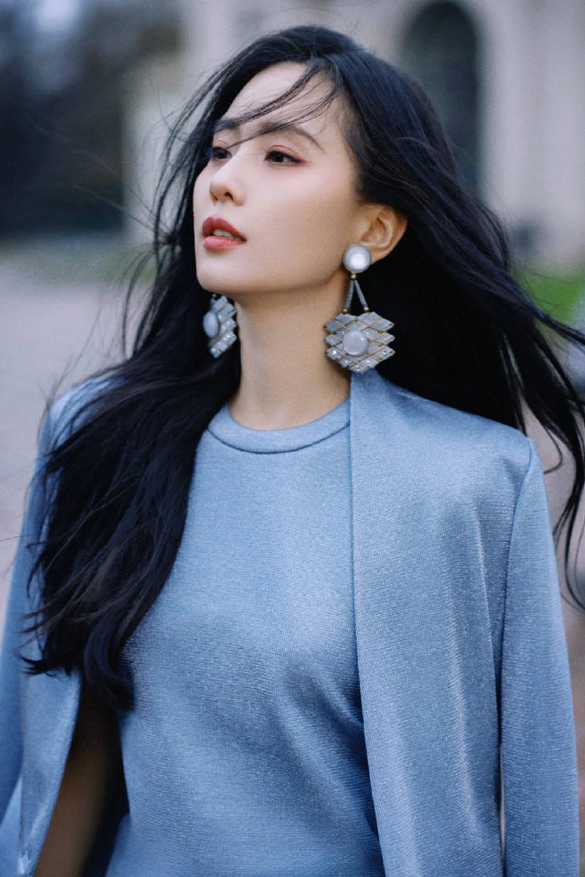 刘诗诗片酬大涨,影视报价高达1500万  刘诗诗凭借在《一念关山》中的