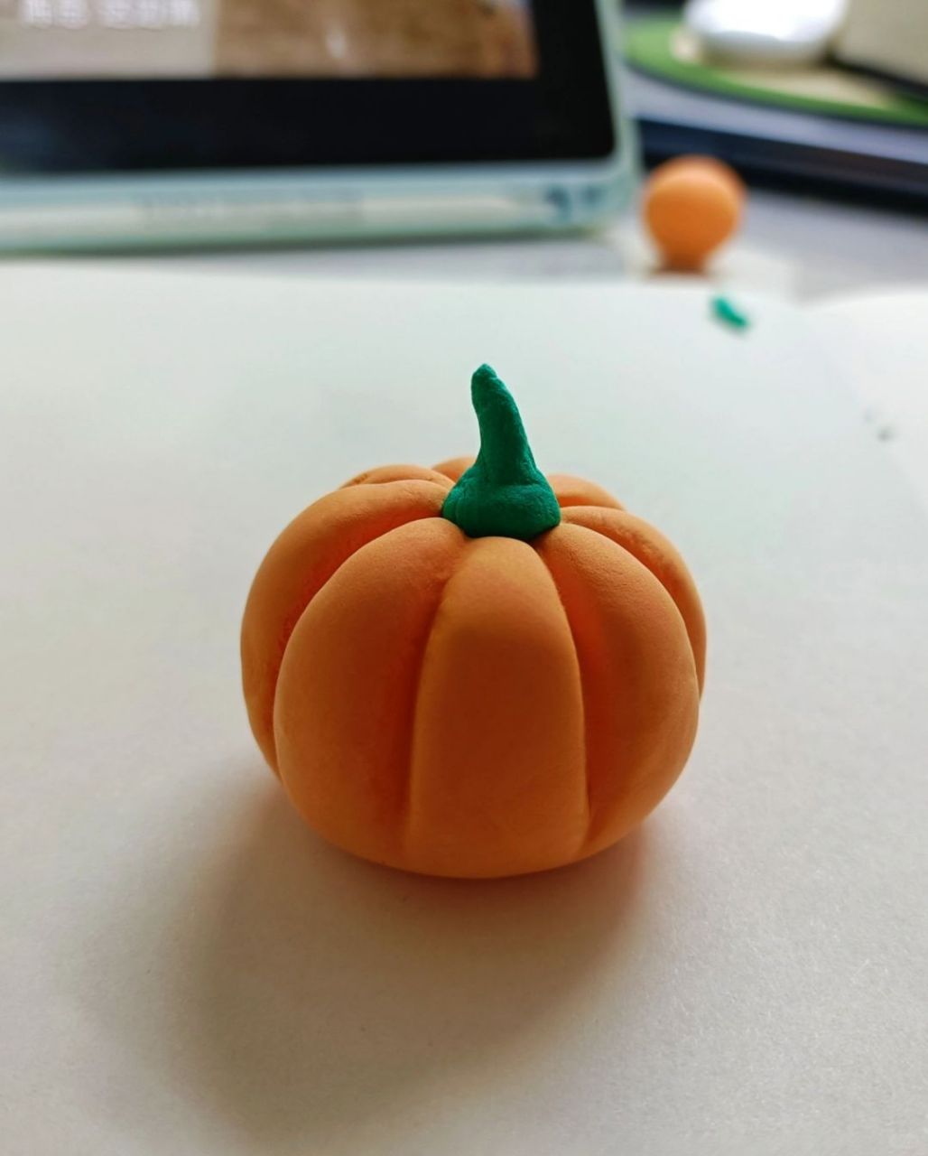 南瓜橡皮泥diy,萌娃也能变手工达人!