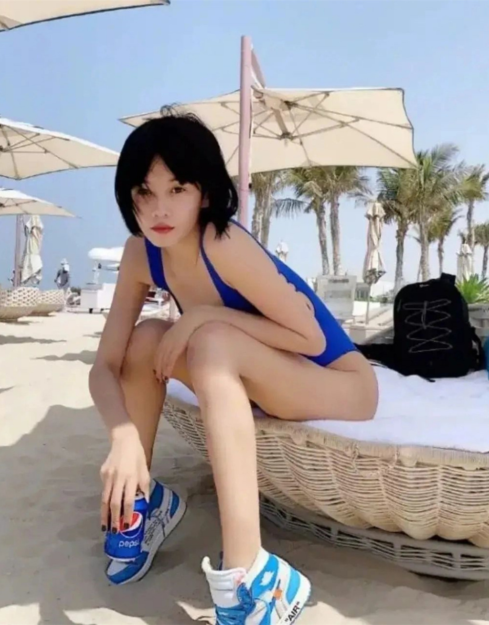 成龙大哥如何一眼相中"劈叉女神"张蓝心?