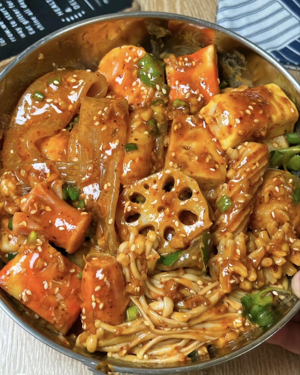 在外面吃到了一款特别好吃的麻辣拌,回家后就一直念念不忘.