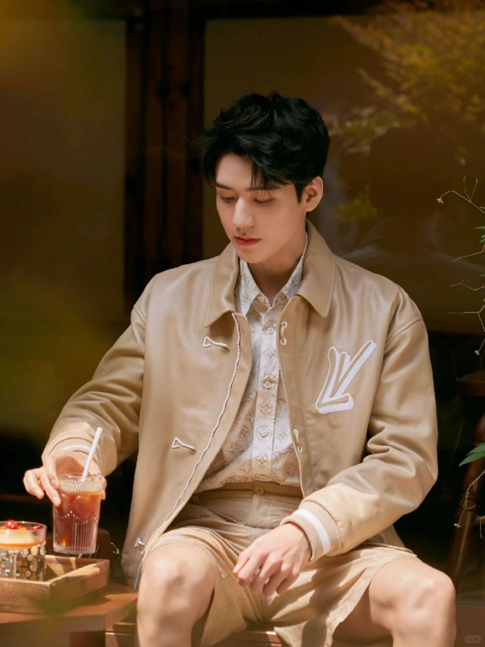 我的天呐99龚俊最新的 lv 造型也太帅了吧!