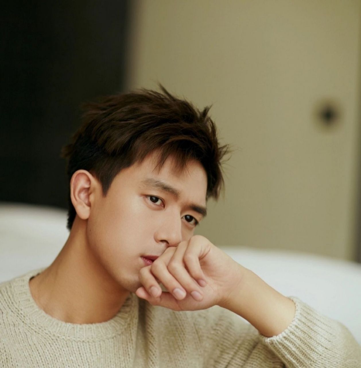 每日帅哥打卡:演技派小生李现的魅力之旅  咱们来聊聊一位颜值与演技