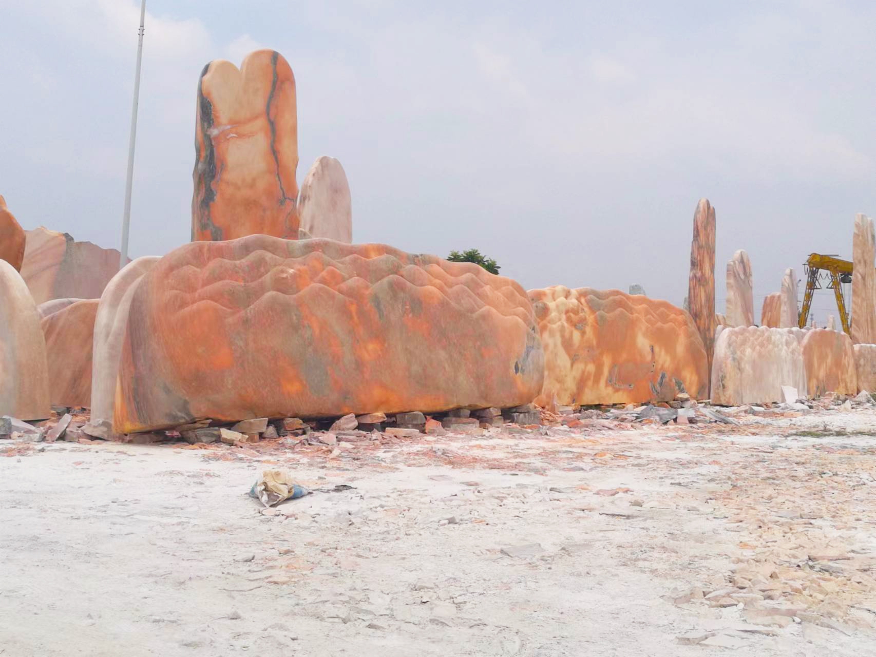 晚霞红景观石厂家介绍