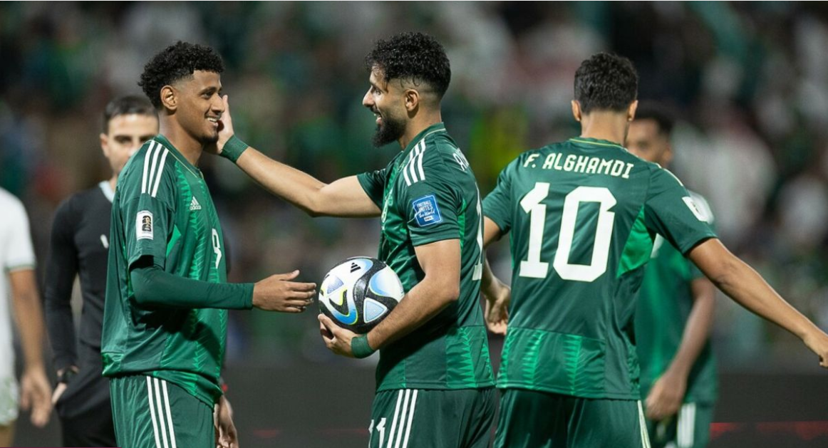 世预赛狂欢夜!伊朗5-0,沙特1-0,阿联酋2-1,国足2-2 卡塔尔3-0