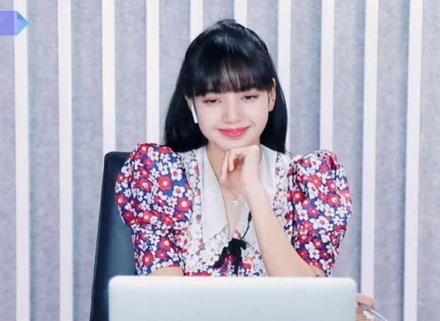 虞书欣公开表白,有谁注意lisa的反应?这才是追星的最高境界