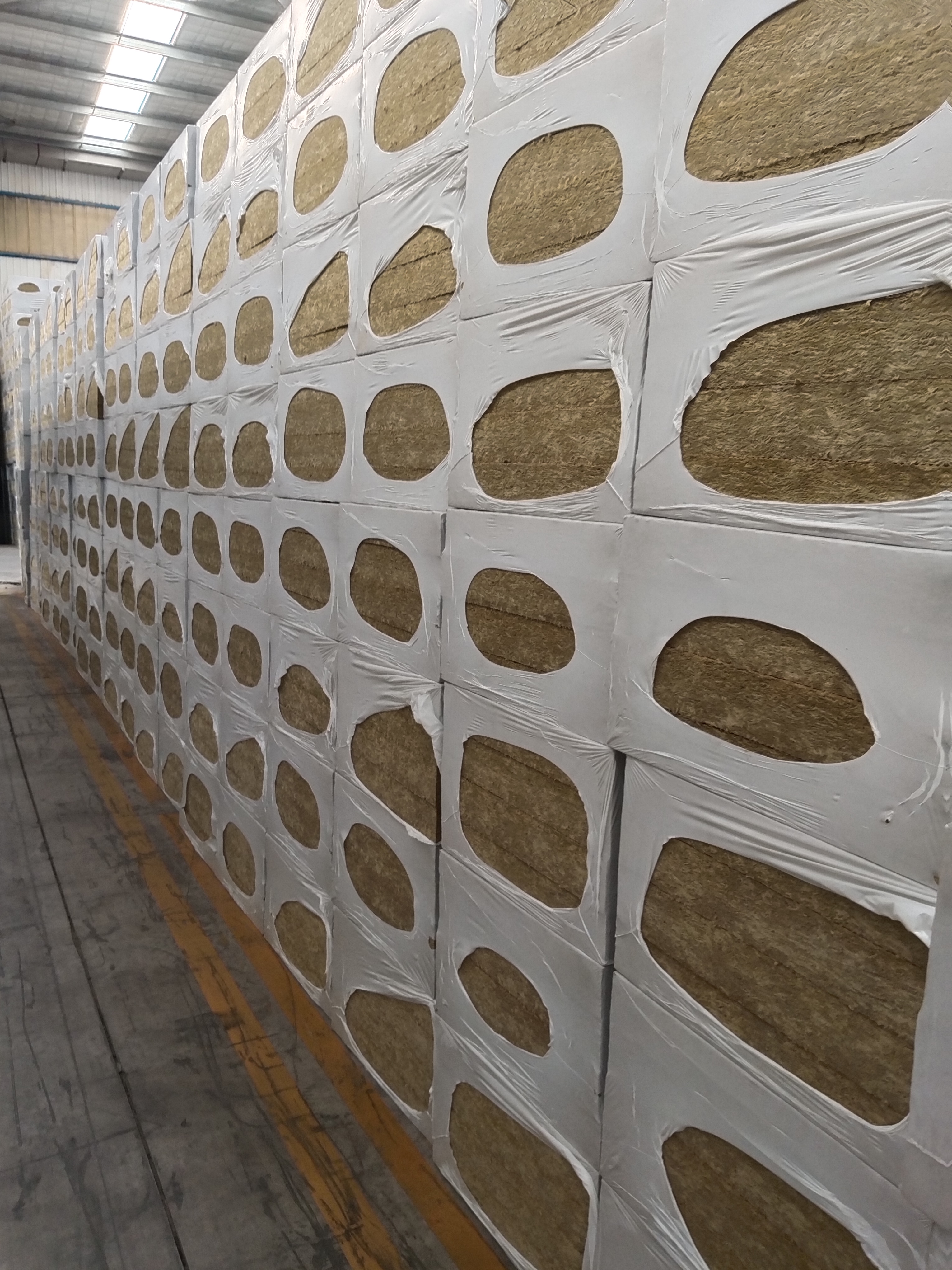 保温岩棉10公分厚多少钱一平方(价格因素)