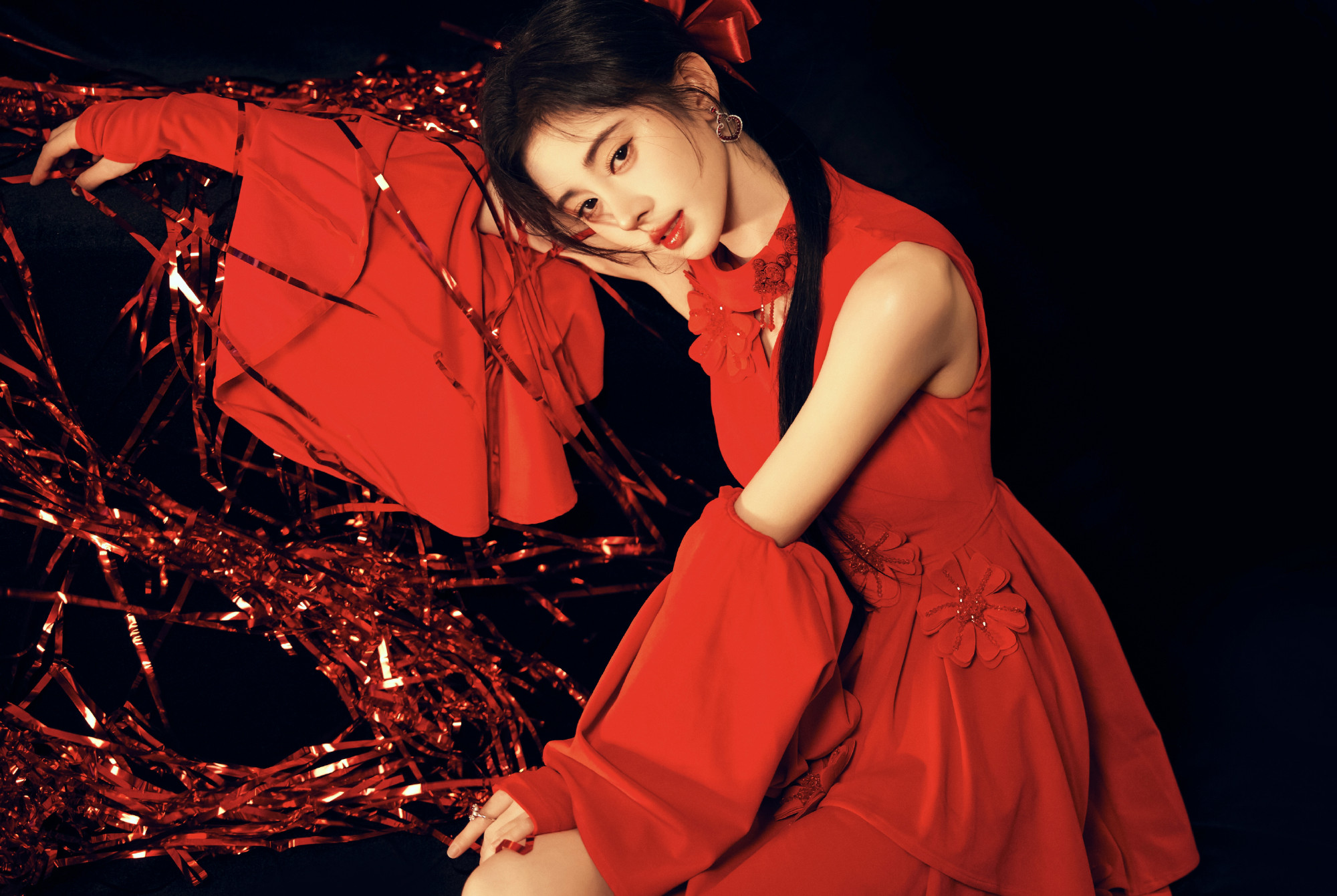 鞠婧祎红色衣服的照片图片