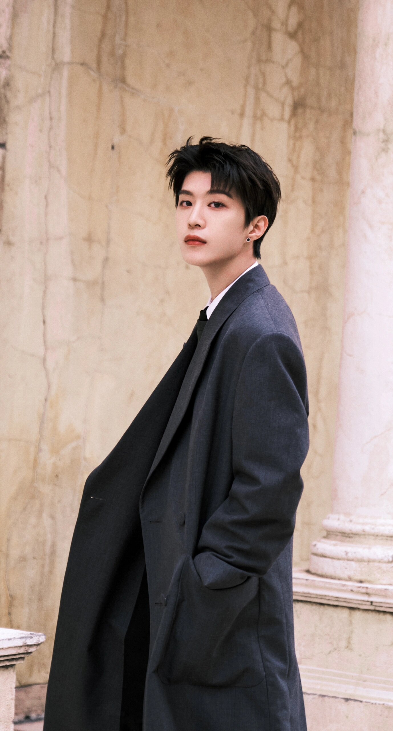 范丞丞手机壁纸大放送!家人们快来.@壁纸满满的动态