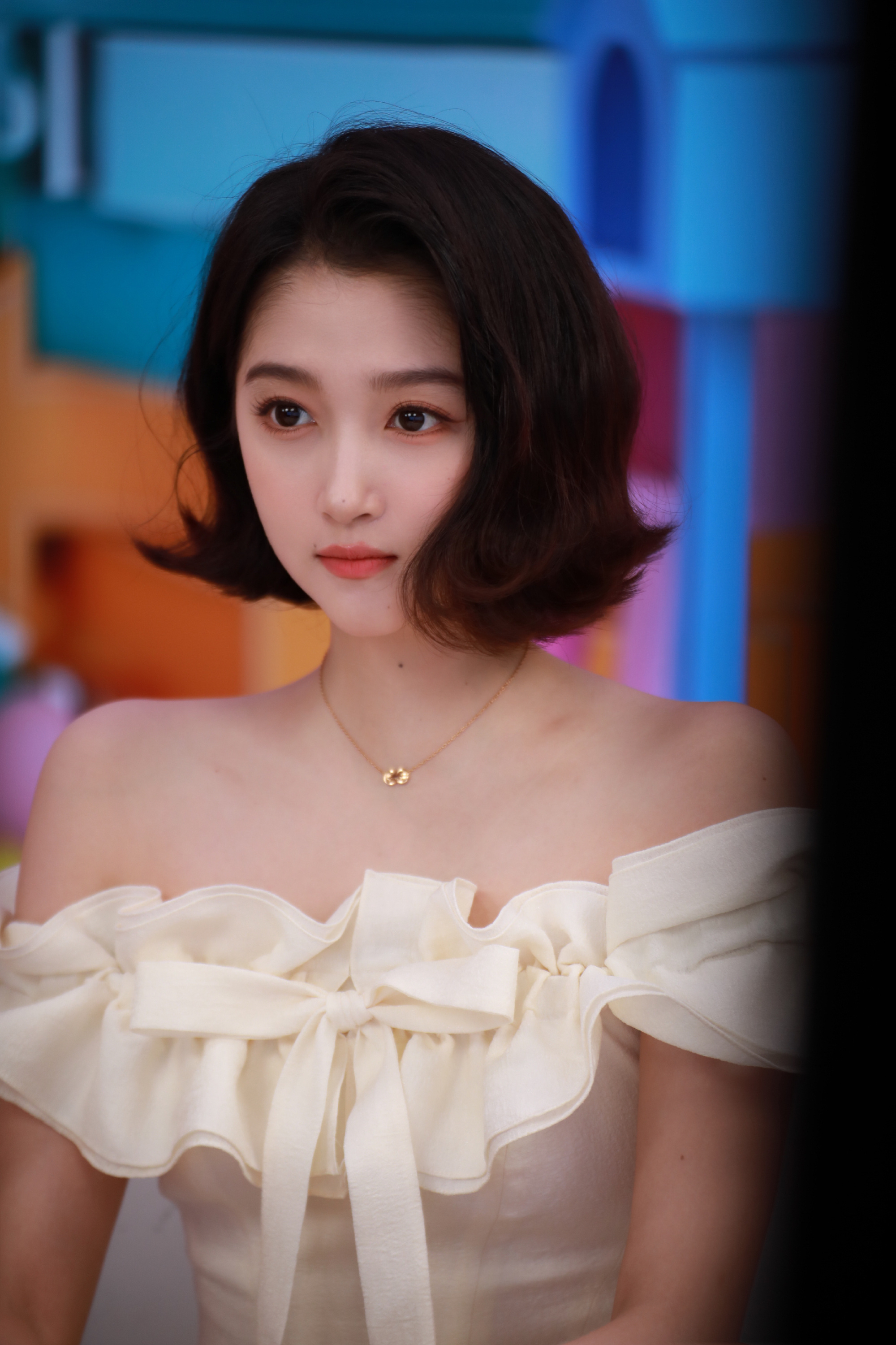 有点职场上干练的女主的感觉气质都上升了～干净利索的短发发型女
