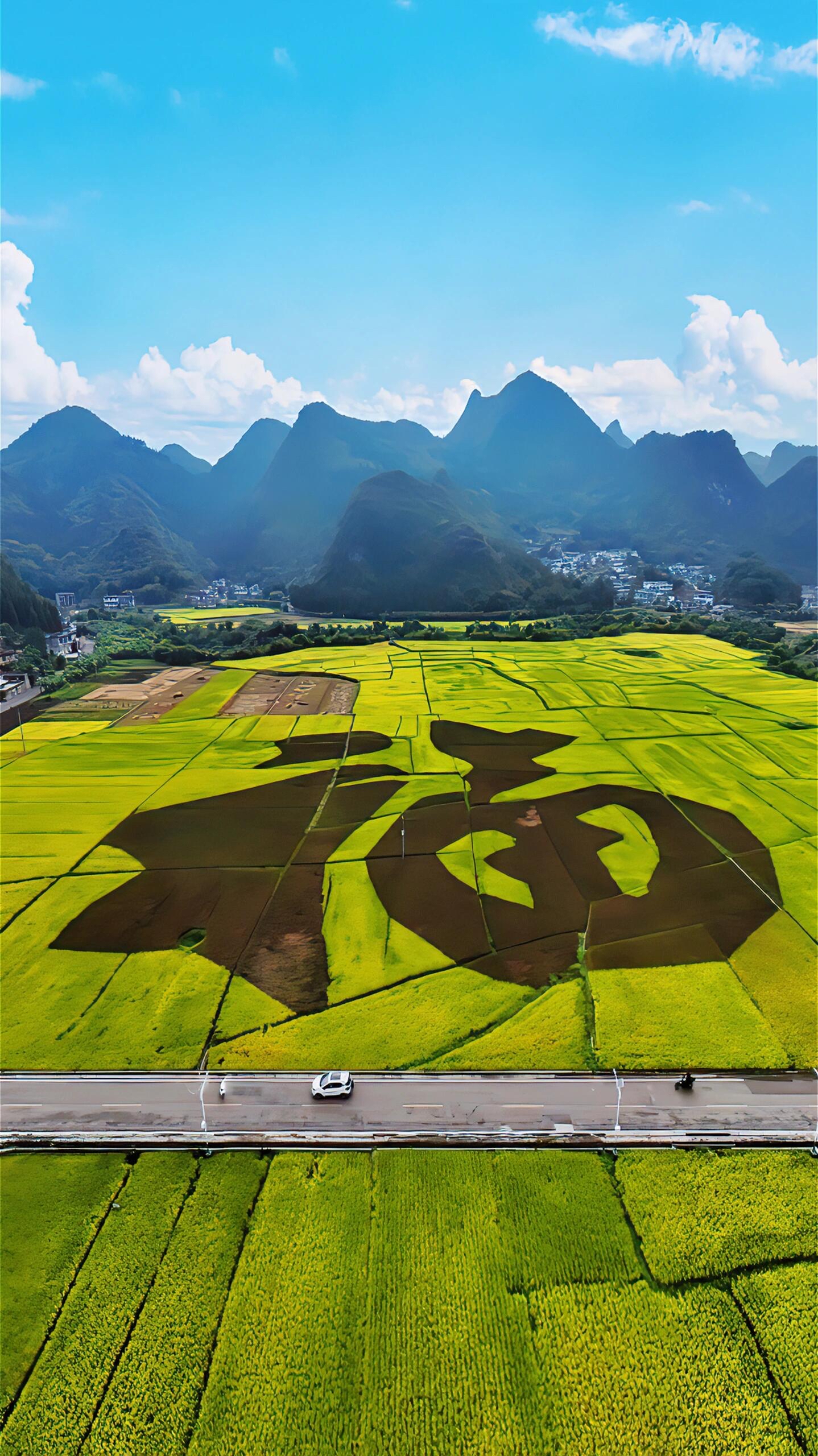 明代著名旅行家徐霞客就曾到过万峰林,赞叹:"天下山峰何其多,唯有此处