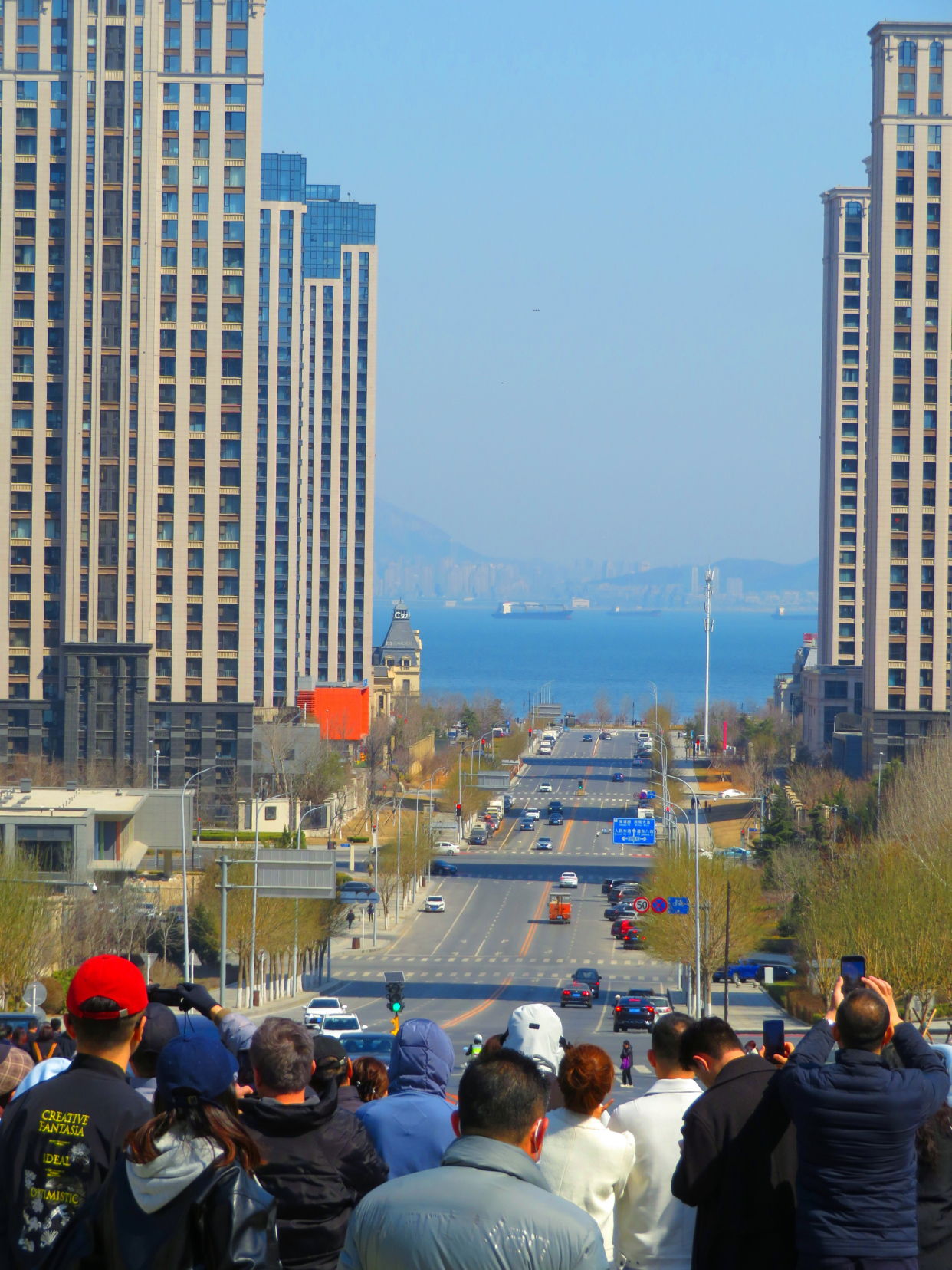 大连港东五街"火了"