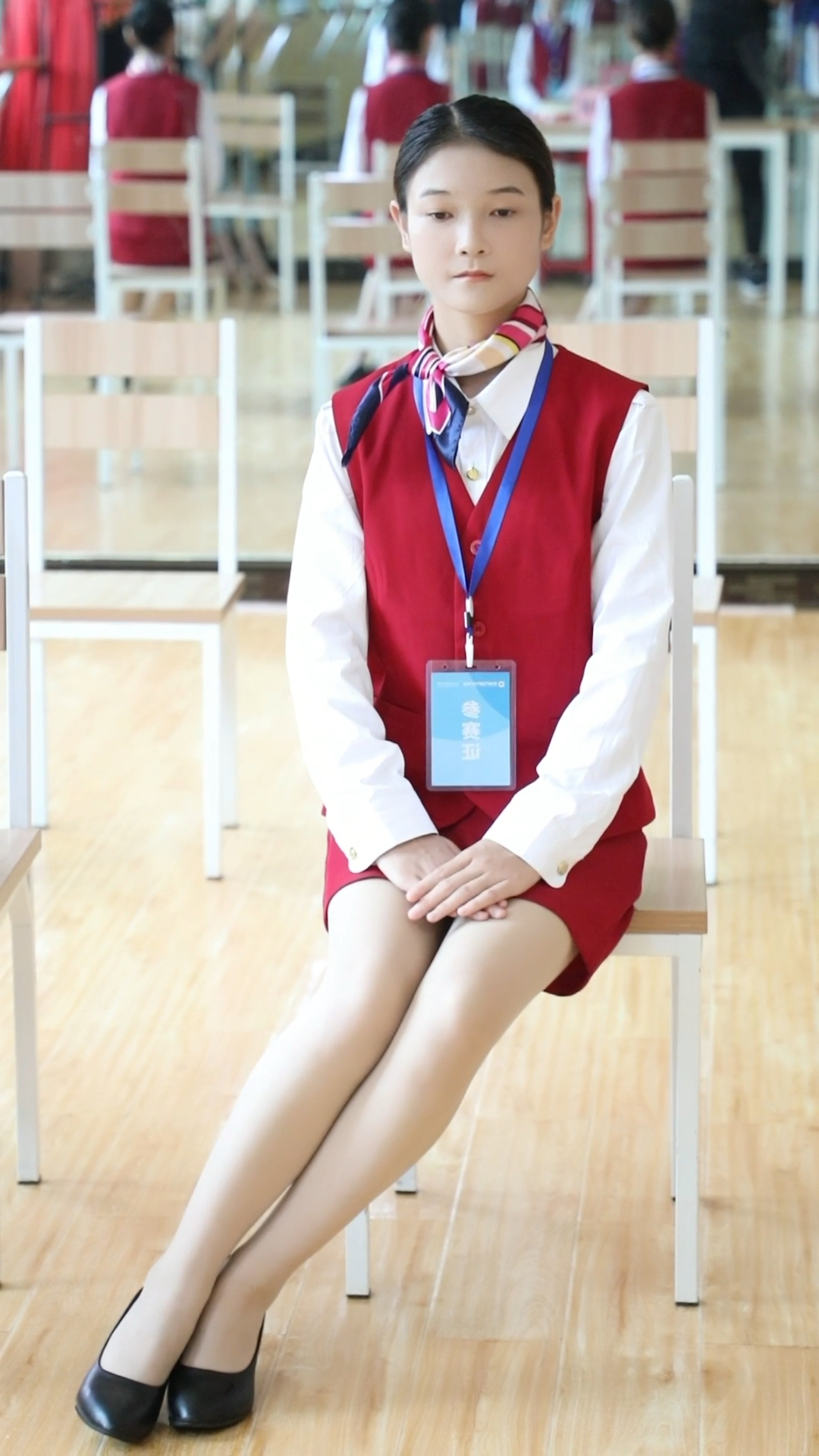 乘务专业小姐姐坐姿礼仪练习中!