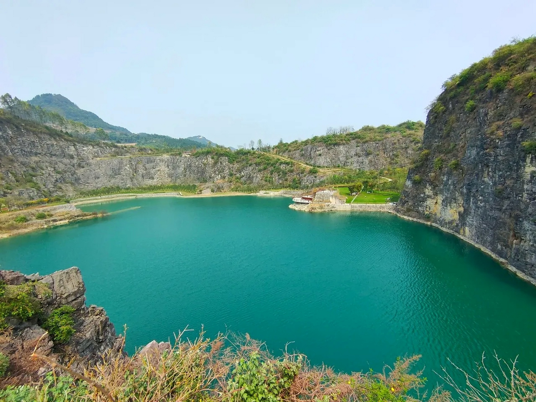 重庆渝北铜锣山,这座壮丽的山脉,不仅是重庆主城的"四山"之一,还曾是