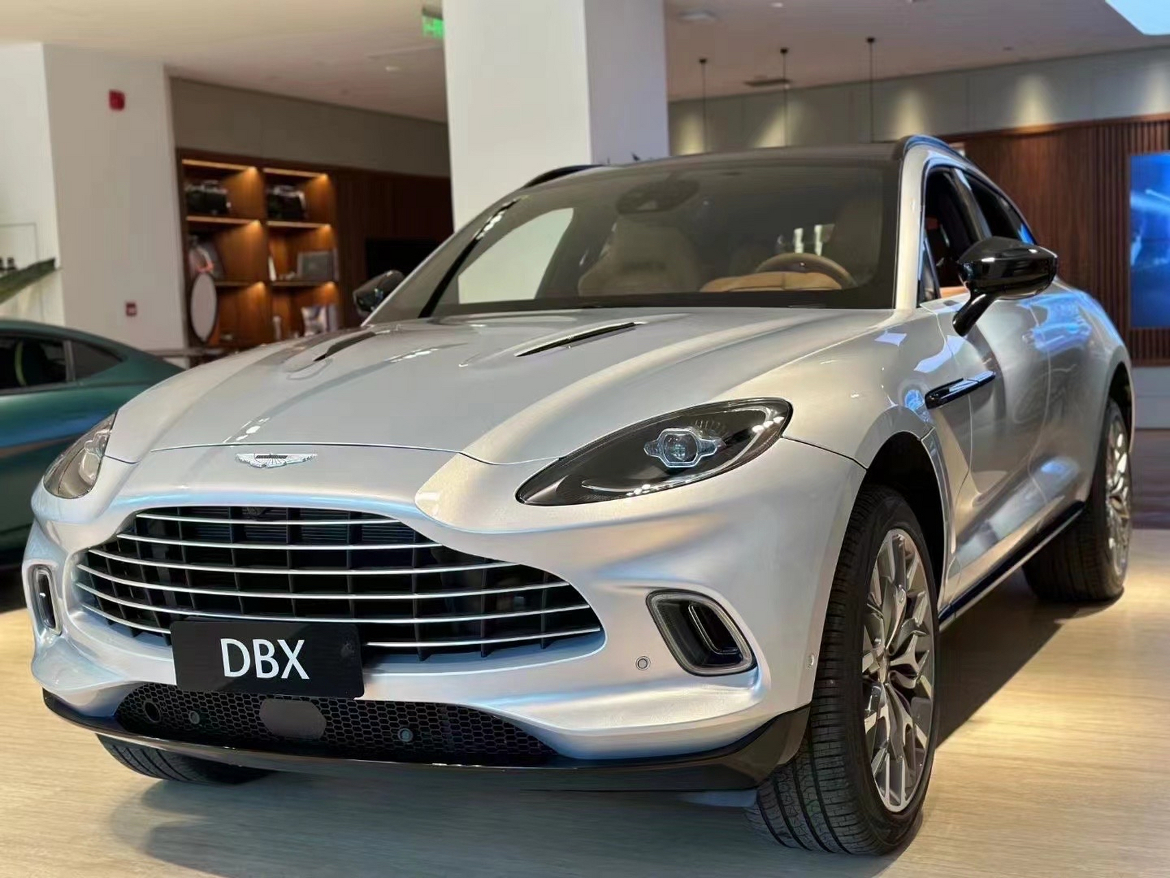 平行进口海南免税阿斯顿马丁dbx