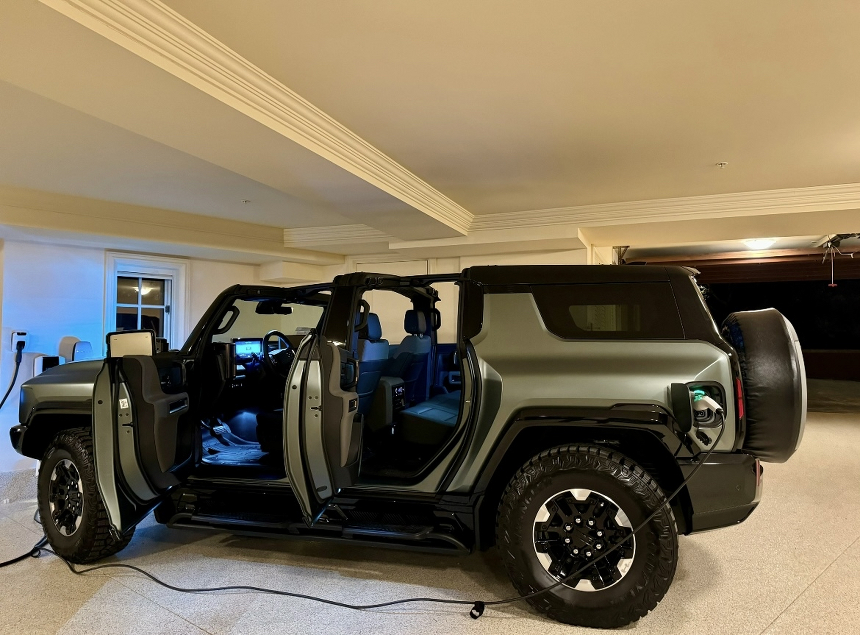 硬汉专属,比凯雷德还大一圈的悍马ev suv95