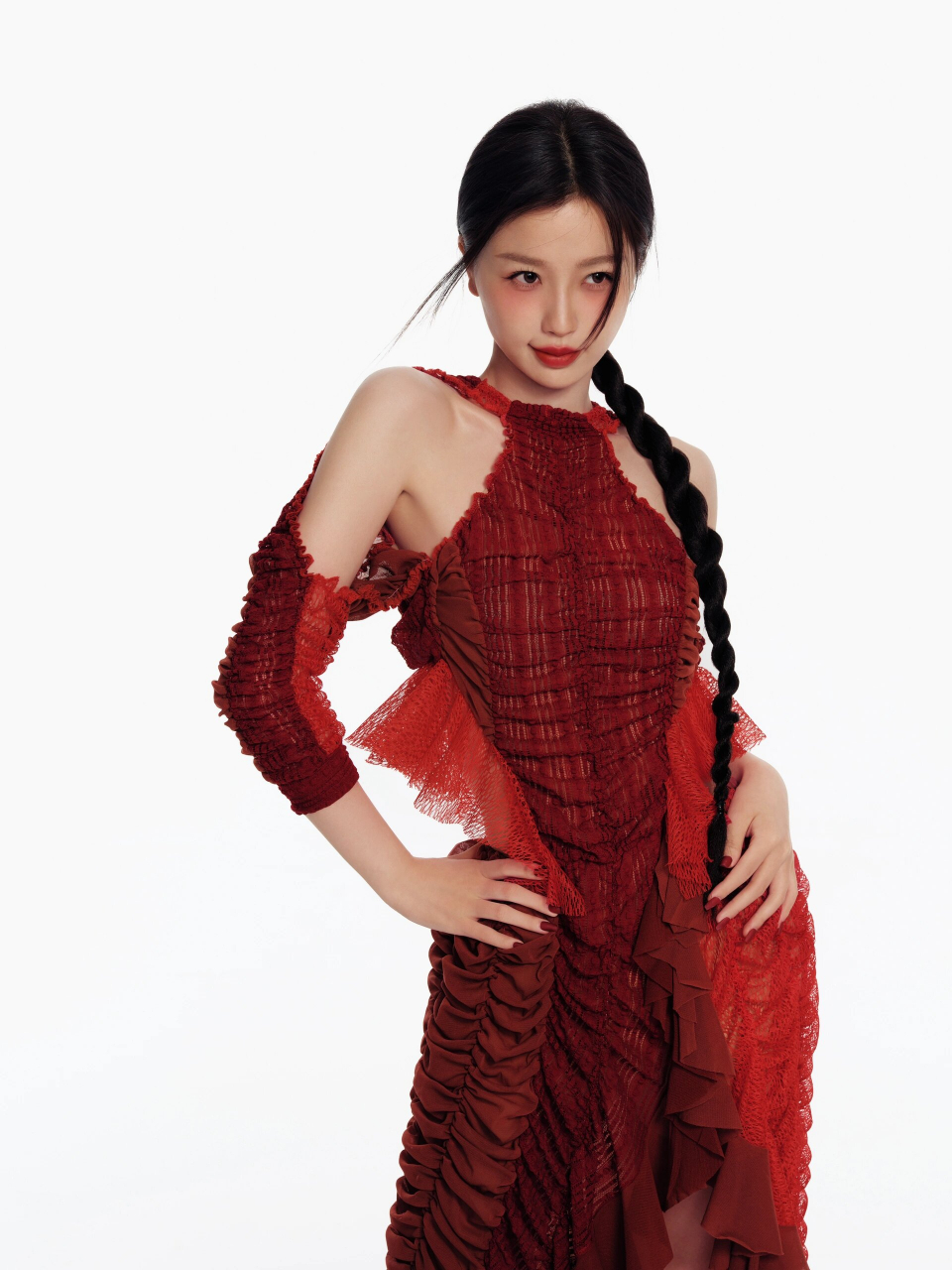 虞书欣与红色好适配 绝了,第一次见虞书欣穿红色礼服,真的好美艳啊!