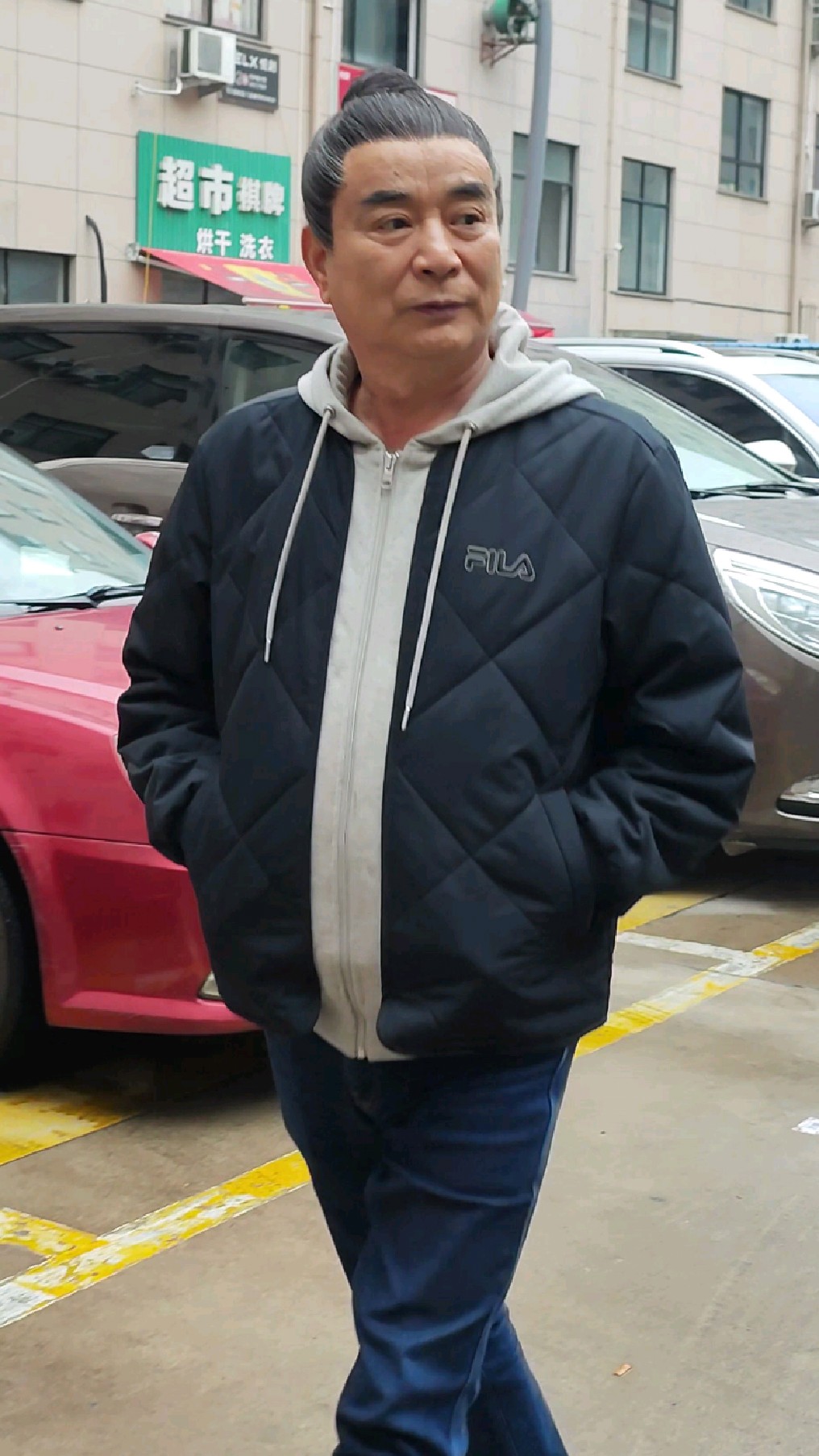 琼瑶阿姨御用男演员,刘雪华的老搭档,然而他并不是台湾演员.