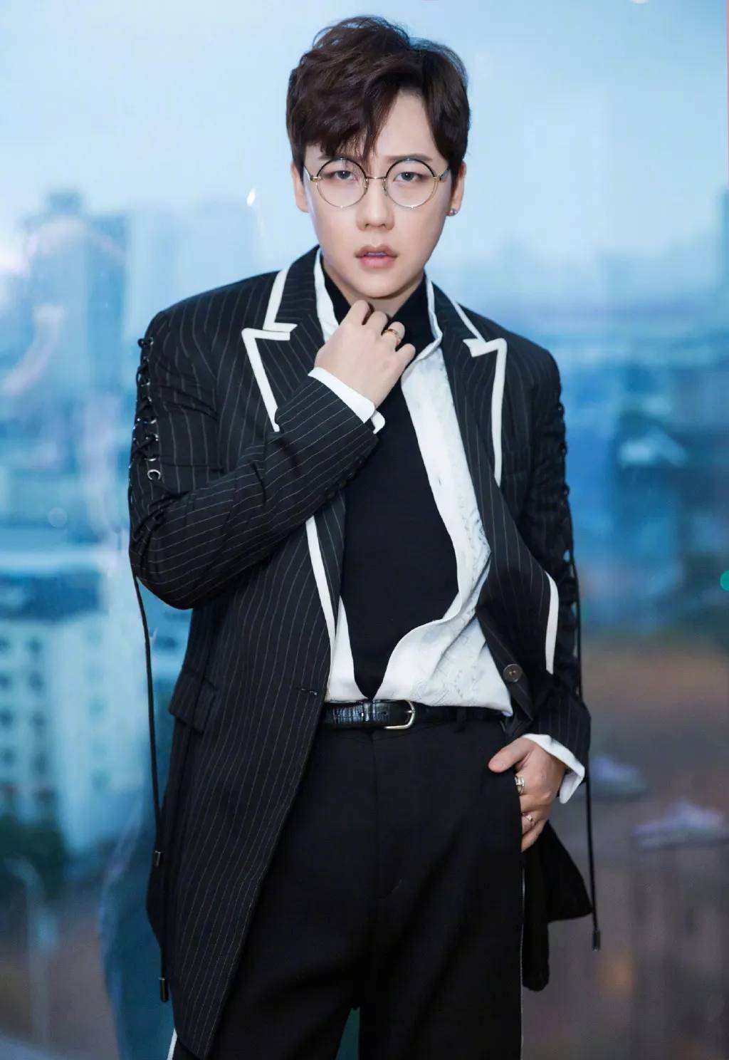 38岁知名男星刘维不幸病倒!入院做手术发文祈祷:希望大家都健康