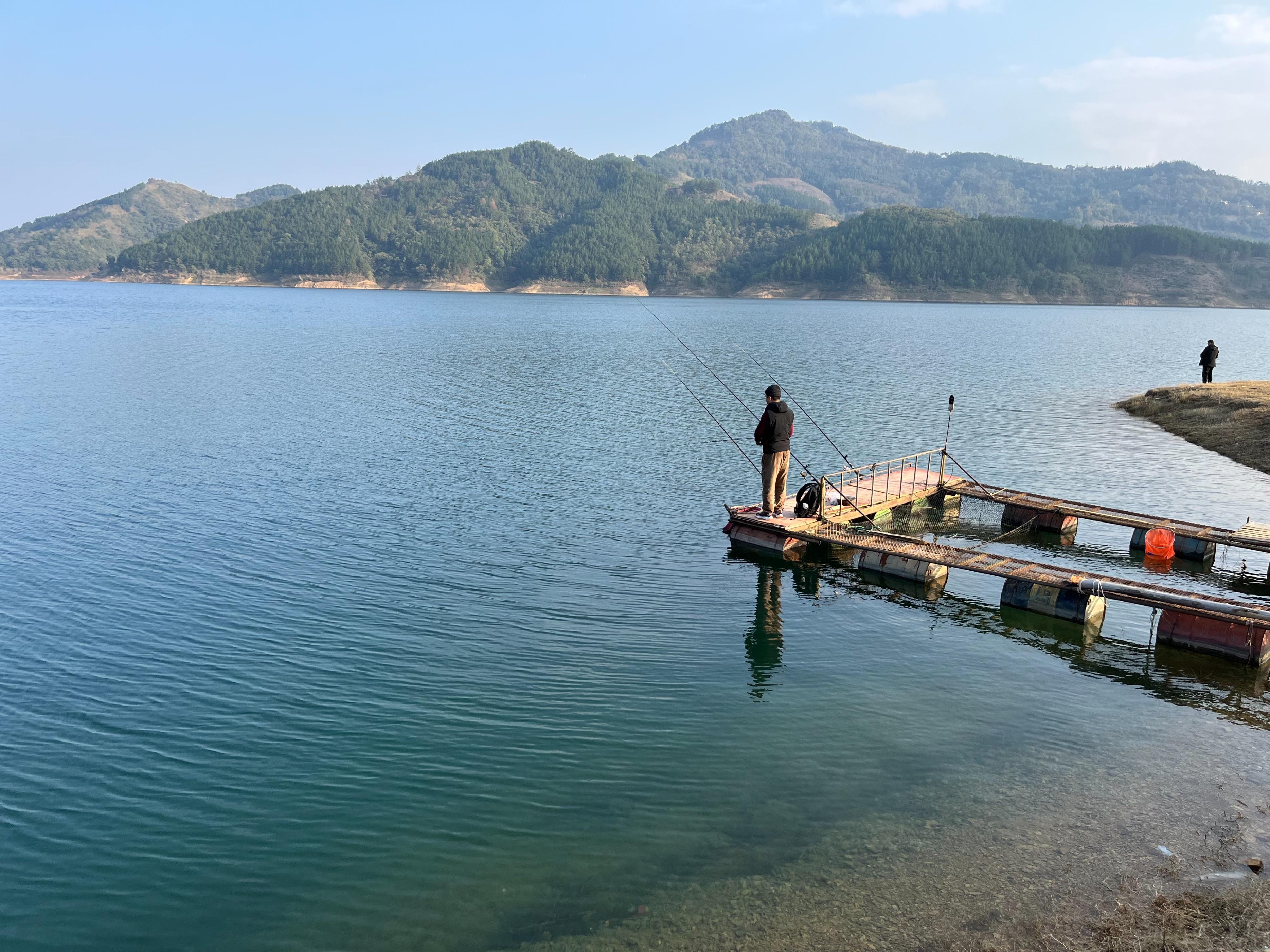 万峰湖钓鱼收费标准图片