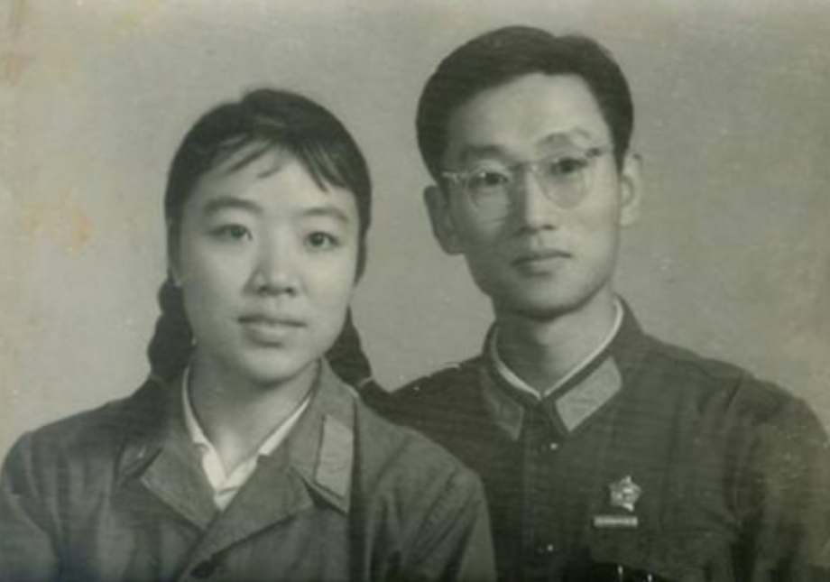 回顾蒋大为妻子张佩君相信丈夫没有情人更相信他没欠情人90万