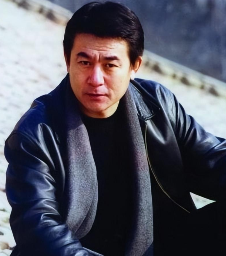 回顾演员李洪涛娶老师女儿为妻结婚恩爱30年事业家庭双丰收