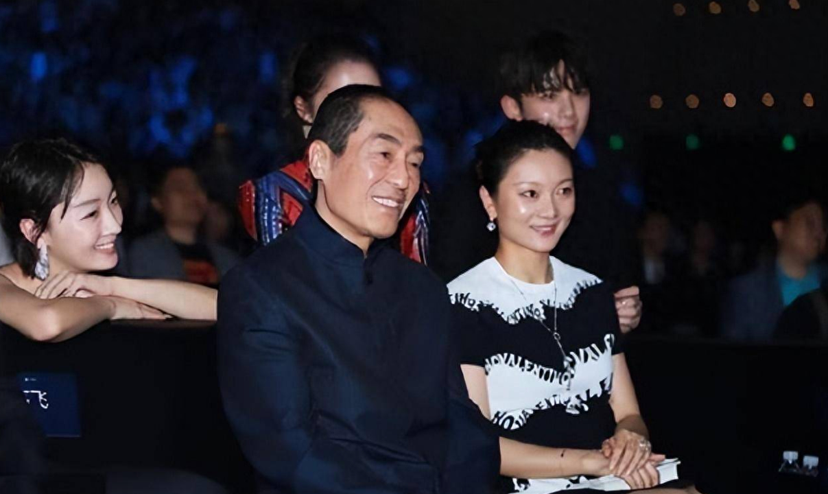 陈婷给张艺谋生下两儿一女隐忍11年换来一个名分