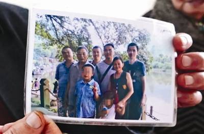 同学去世家中独子 6位好友替他尽孝,悉心照顾父母13年