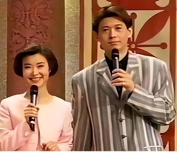 可是随着董卿自身业务能力的提高,程前的糟糕人品被曝光得越来越多,每