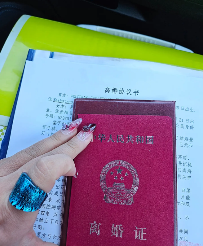 吴佳明女儿此后,为了更好的发展,吴佳明带着女儿跟随沃夫冈一起前往