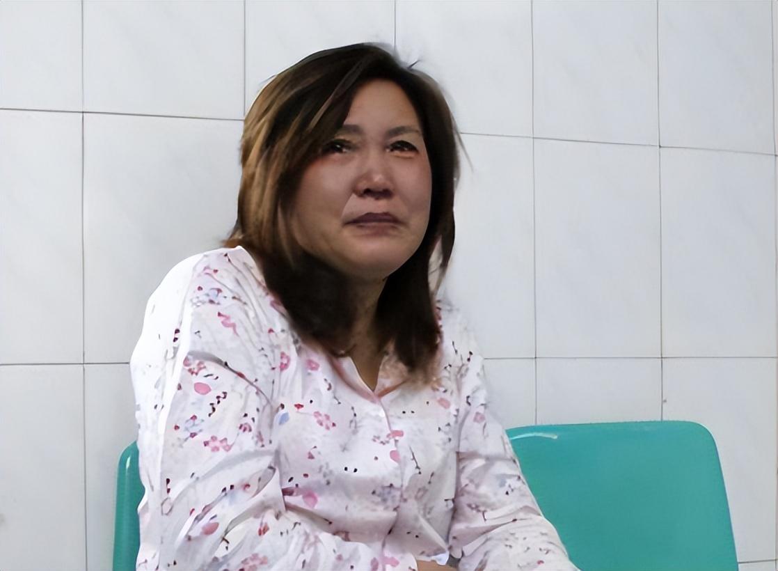 周璐的儿子陈孝天的身体也开始出现了问题,他经常无缘无故的摔跤,还摔